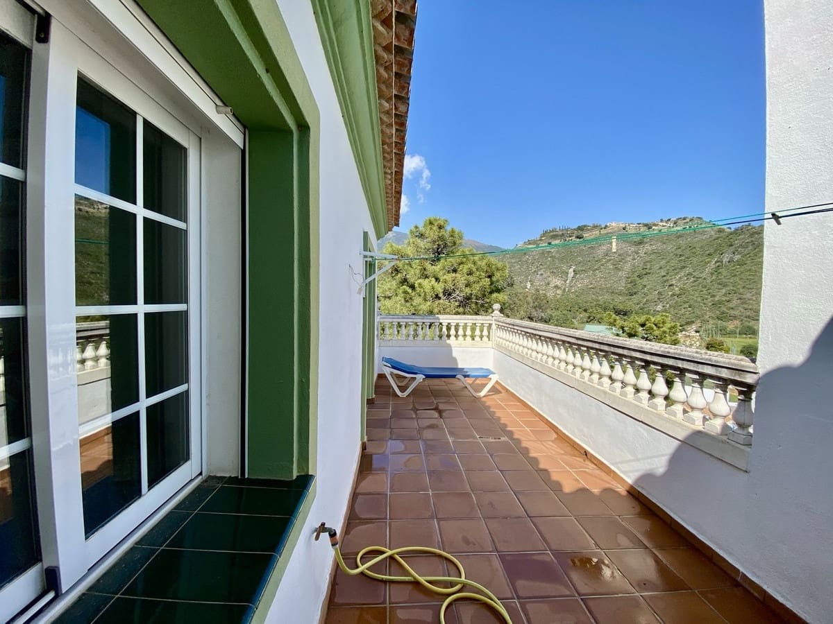 4 quarto Moradia para venda em Benahavis com piscina garagem - 950 000 € (Ref: 8258047)