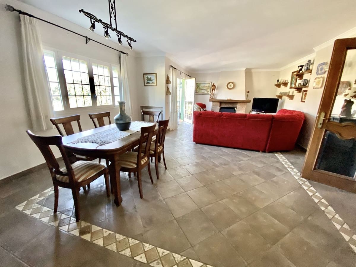 4 quarto Moradia para venda em Benahavis com piscina garagem - 950 000 € (Ref: 8258047)