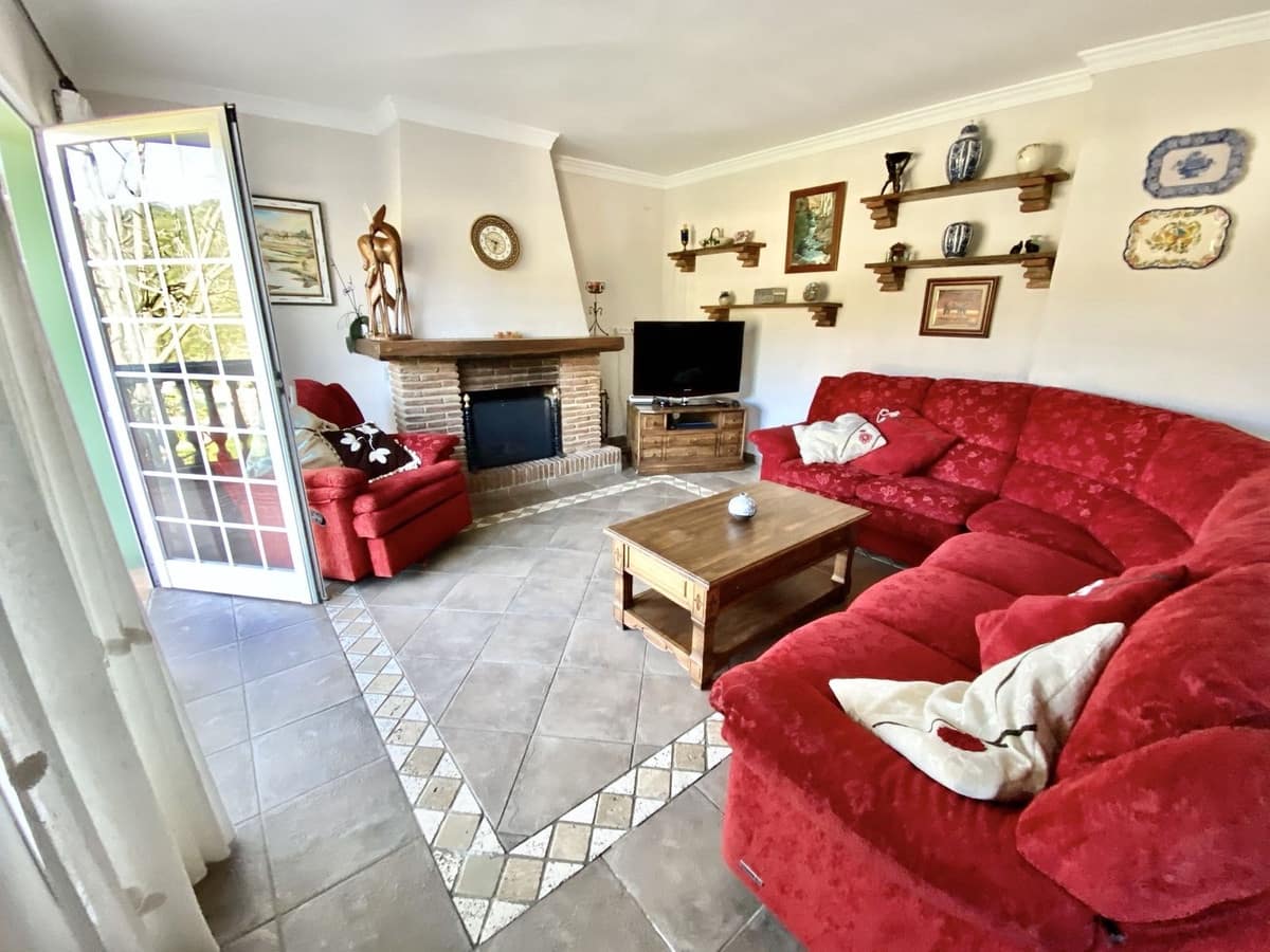 4 quarto Moradia para venda em Benahavis com piscina garagem - 950 000 € (Ref: 8258047)