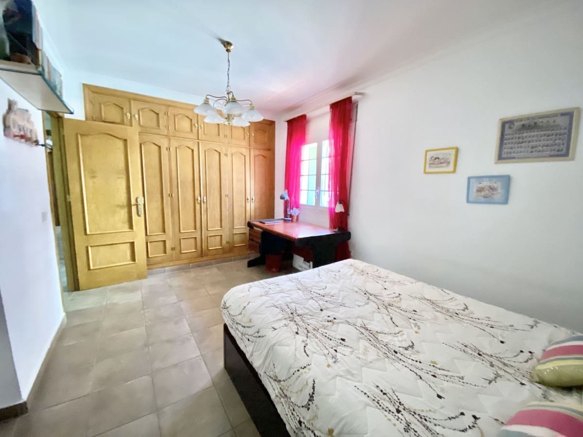 4 quarto Moradia para venda em Benahavis com piscina garagem - 950 000 € (Ref: 8258047)