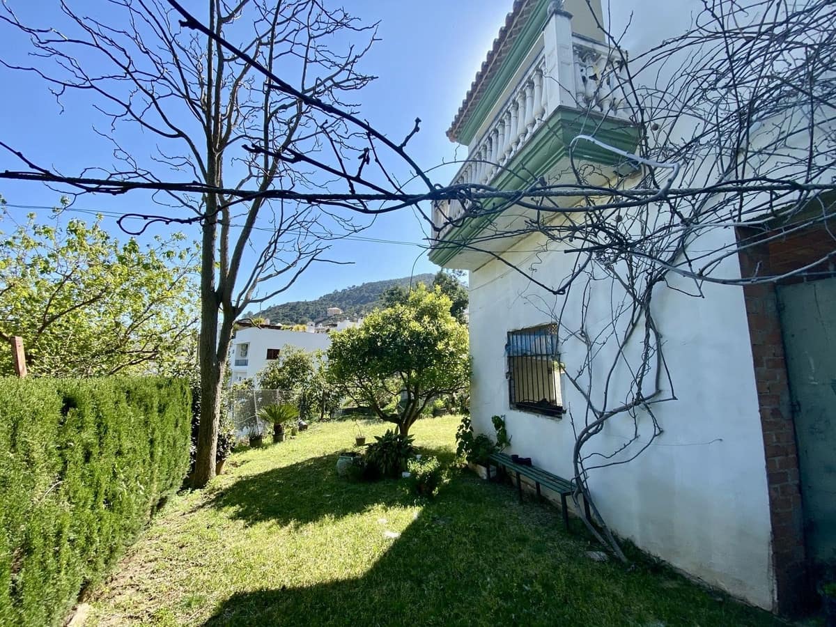 4 quarto Moradia para venda em Benahavis com piscina garagem - 950 000 € (Ref: 8258047)