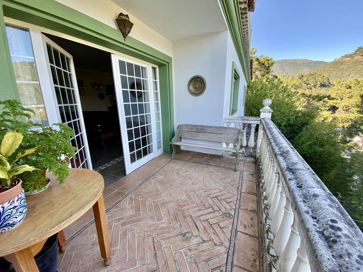 4 quarto Moradia para venda em Benahavis com piscina garagem - 950 000 € (Ref: 8258047)