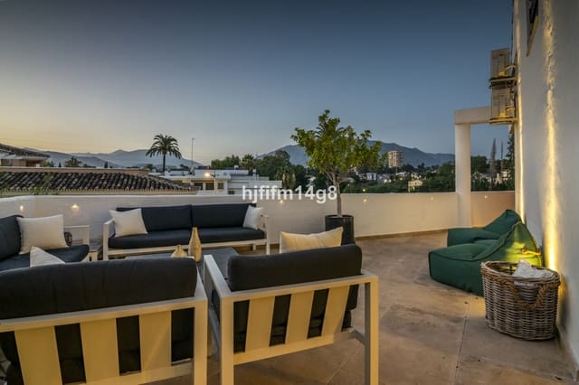 3 chambre Penthouse à vendre à Nueva Andalucia, Marbella avec piscine garage - 1 195 000 € (Ref: 8306611)