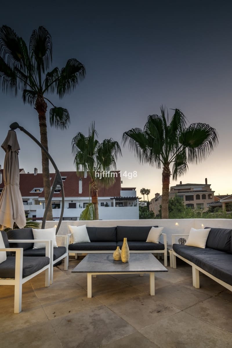 3 chambre Penthouse à vendre à Nueva Andalucia avec piscine garage - 1 195 000 € (Ref: 8306611)