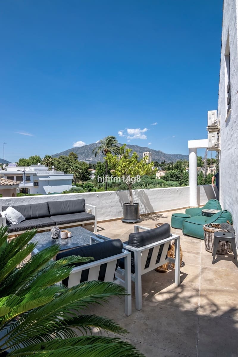 3 chambre Penthouse à vendre à Nueva Andalucia avec piscine garage - 1 195 000 € (Ref: 8306611)