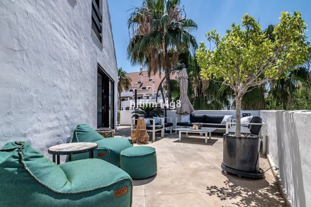 3 chambre Penthouse à vendre à Nueva Andalucia, Marbella avec piscine garage - 1 195 000 € (Ref: 8306611)