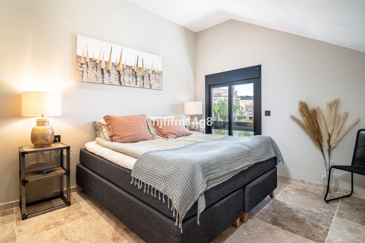 3 chambre Penthouse à vendre à Nueva Andalucia avec piscine garage - 1 195 000 € (Ref: 8306611)