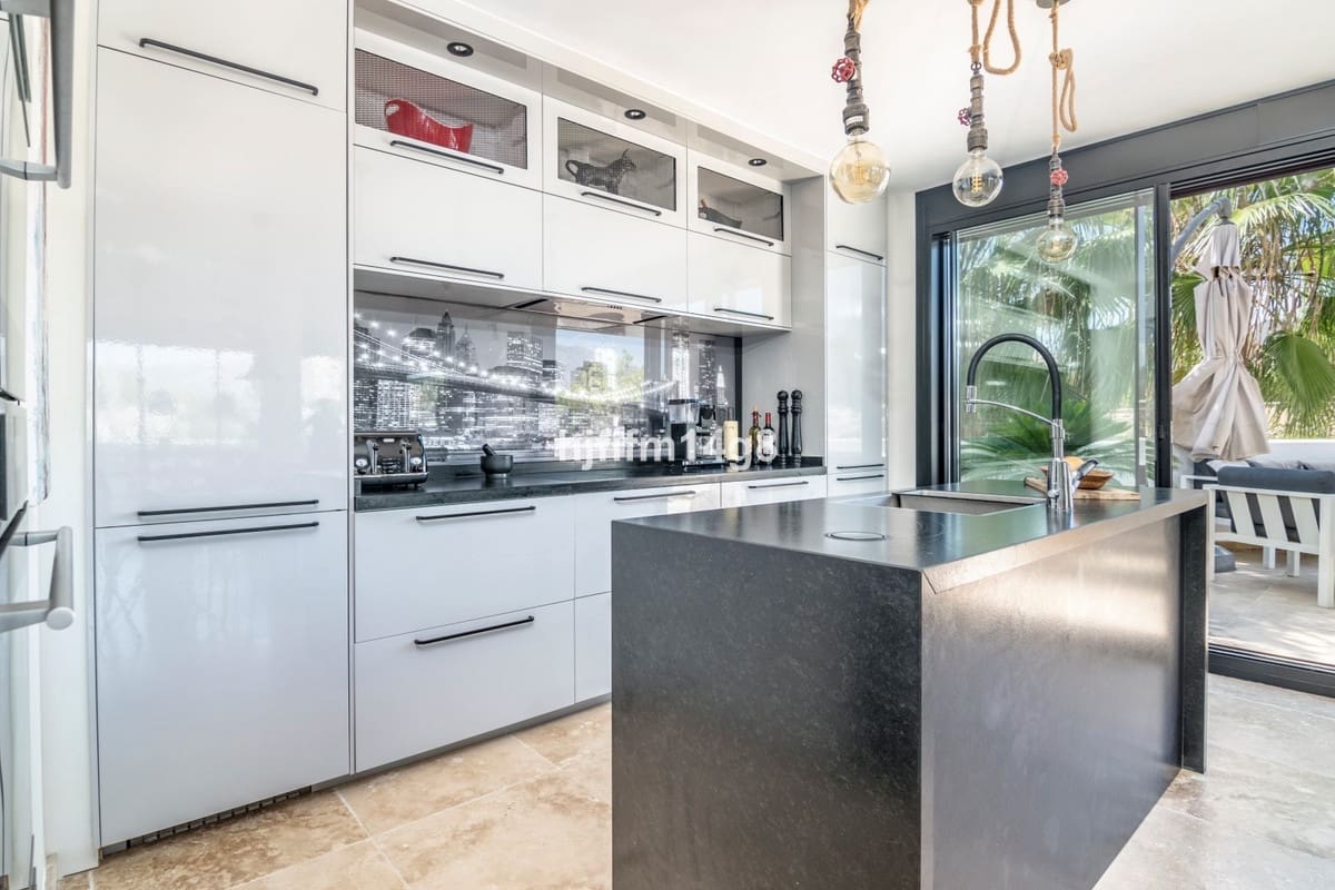 3 chambre Penthouse à vendre à Nueva Andalucia avec piscine garage - 1 195 000 € (Ref: 8306611)