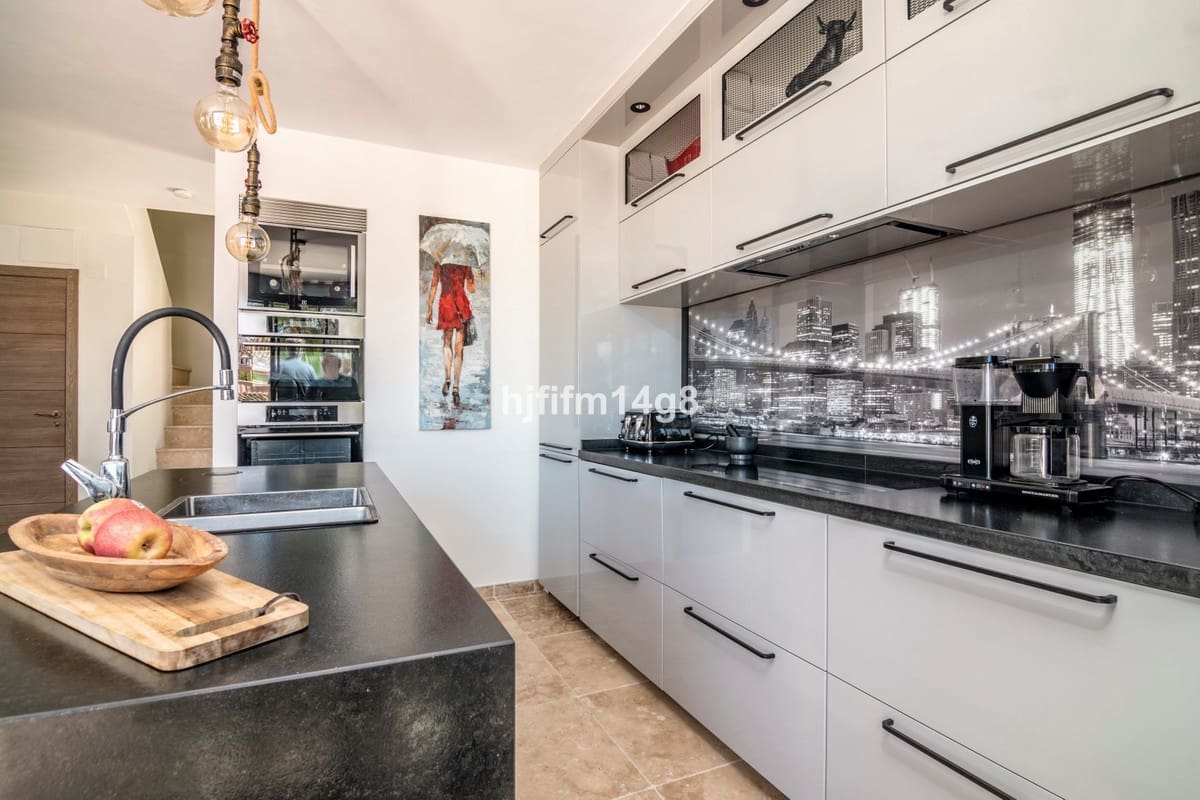 3 chambre Penthouse à vendre à Nueva Andalucia avec piscine garage - 1 195 000 € (Ref: 8306611)