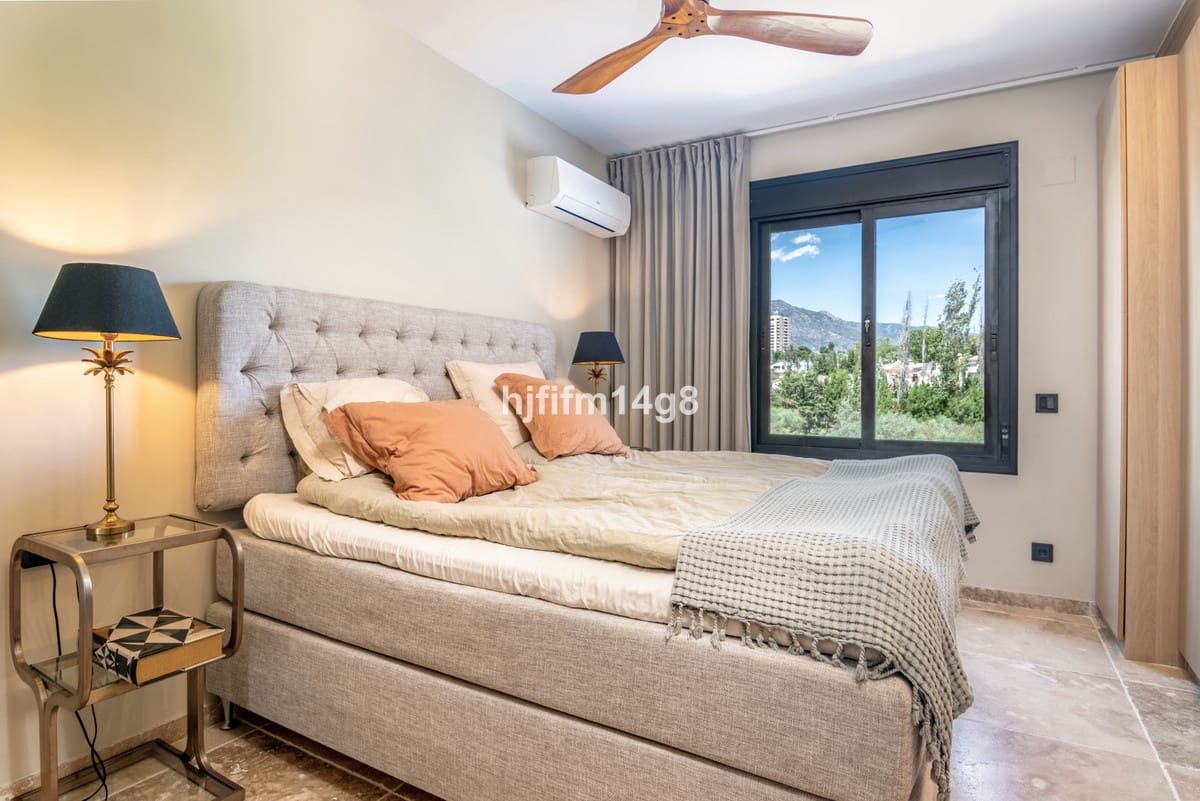 3 chambre Penthouse à vendre à Nueva Andalucia avec piscine garage - 1 195 000 € (Ref: 8306611)