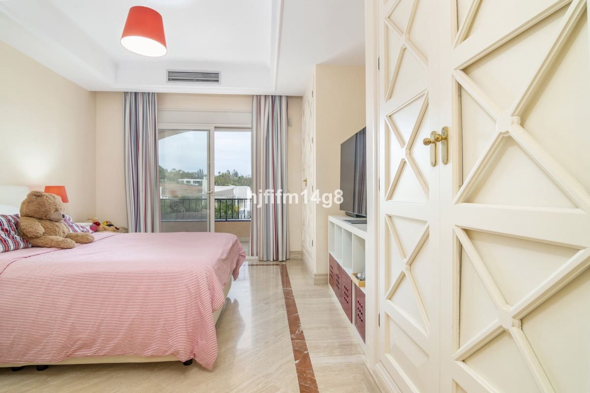 3 bedroom Apartment for sale in Golden Mile with pool garage - € 1,650,000 (Ref: 8307712)