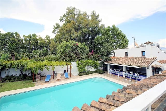 5 makuuhuone Huvila myytävänä paikassa Marbella mukana uima-altaan 
autotalli - 2 400 000 € (Ref: 8315335)