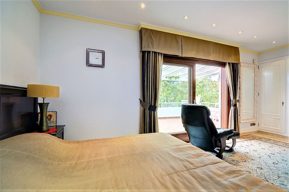 5 makuuhuone Huvila myytävänä paikassa Marbella mukana uima-altaan 
autotalli - 2 400 000 € (Ref: 8315335)