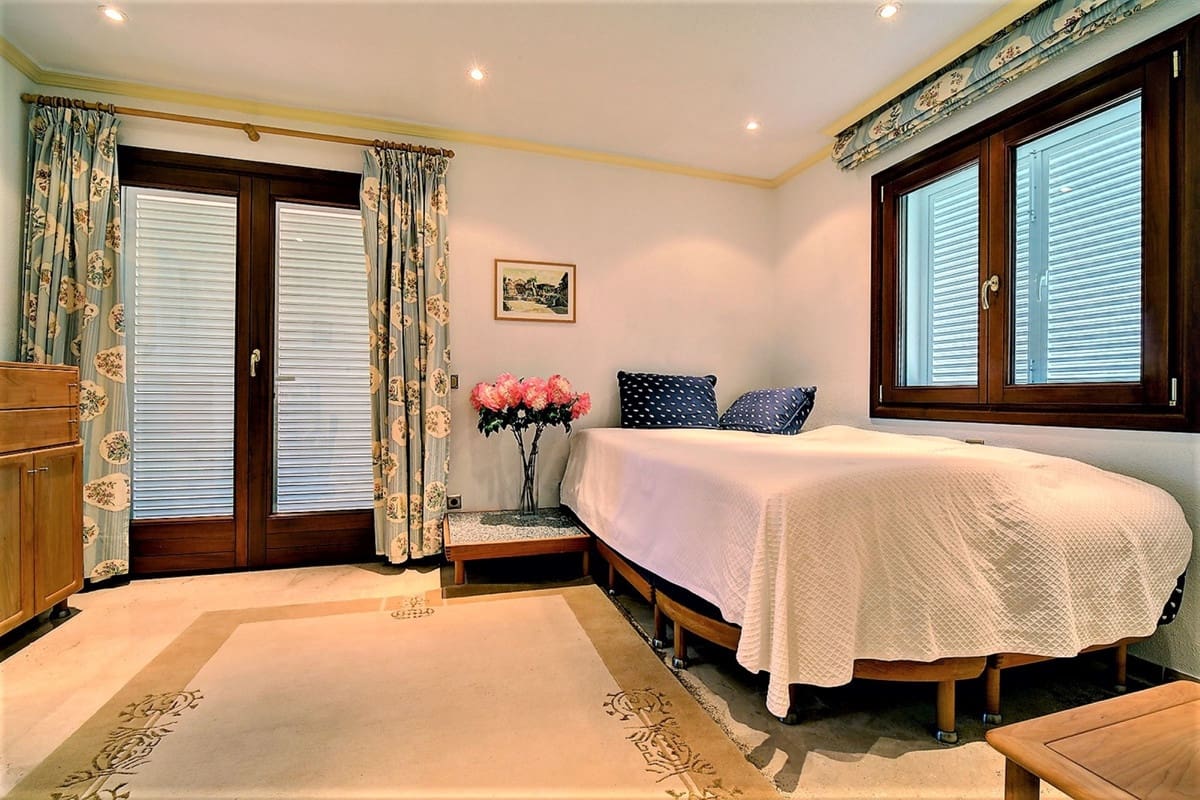 5 makuuhuone Huvila myytävänä paikassa Marbella mukana uima-altaan 
autotalli - 2 400 000 € (Ref: 8315335)