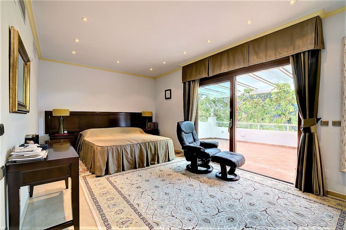 5 makuuhuone Huvila myytävänä paikassa Marbella mukana uima-altaan 
autotalli - 2 400 000 € (Ref: 8315335)