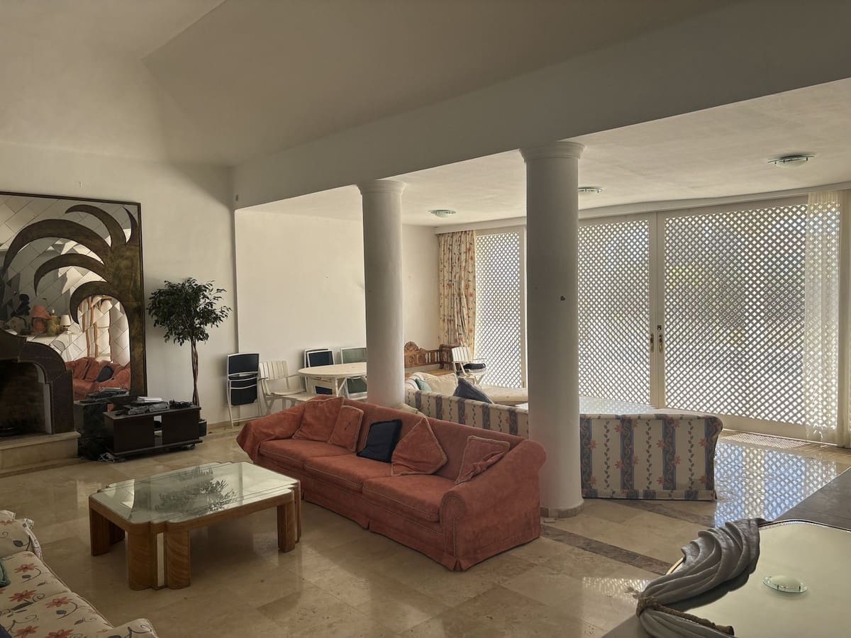 6 soverom Villa til salgs i Golden Mile med svømmebasseng garasje - € 3 000 000 (Ref: 8324033)