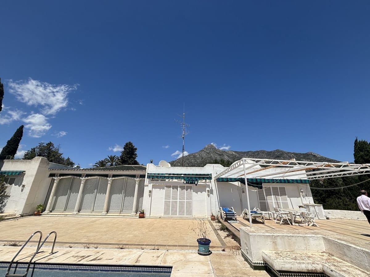 6 soverom Villa til salgs i Golden Mile med svømmebasseng garasje - € 3 000 000 (Ref: 8324033)