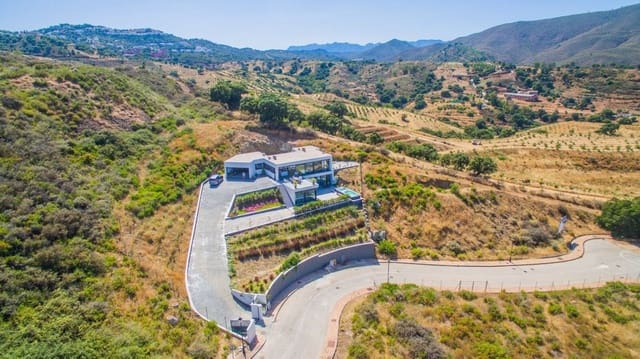 4 soverom Villa til salgs i La Cala de Mijas, Mijas med svømmebasseng garasje - € 1 300 000 (Ref: 8342402)