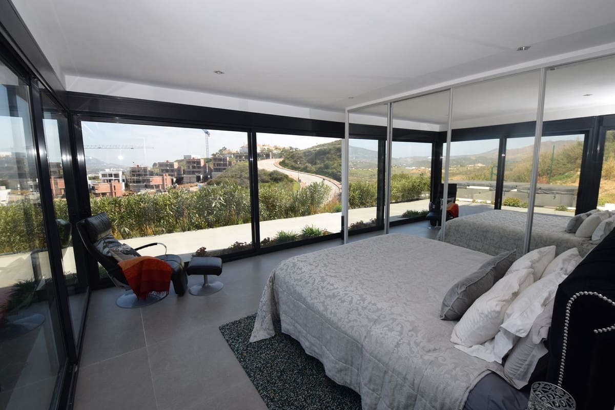 4 soverom Villa til salgs i La Cala de Mijas med svømmebasseng garasje - € 1 300 000 (Ref: 8342402)