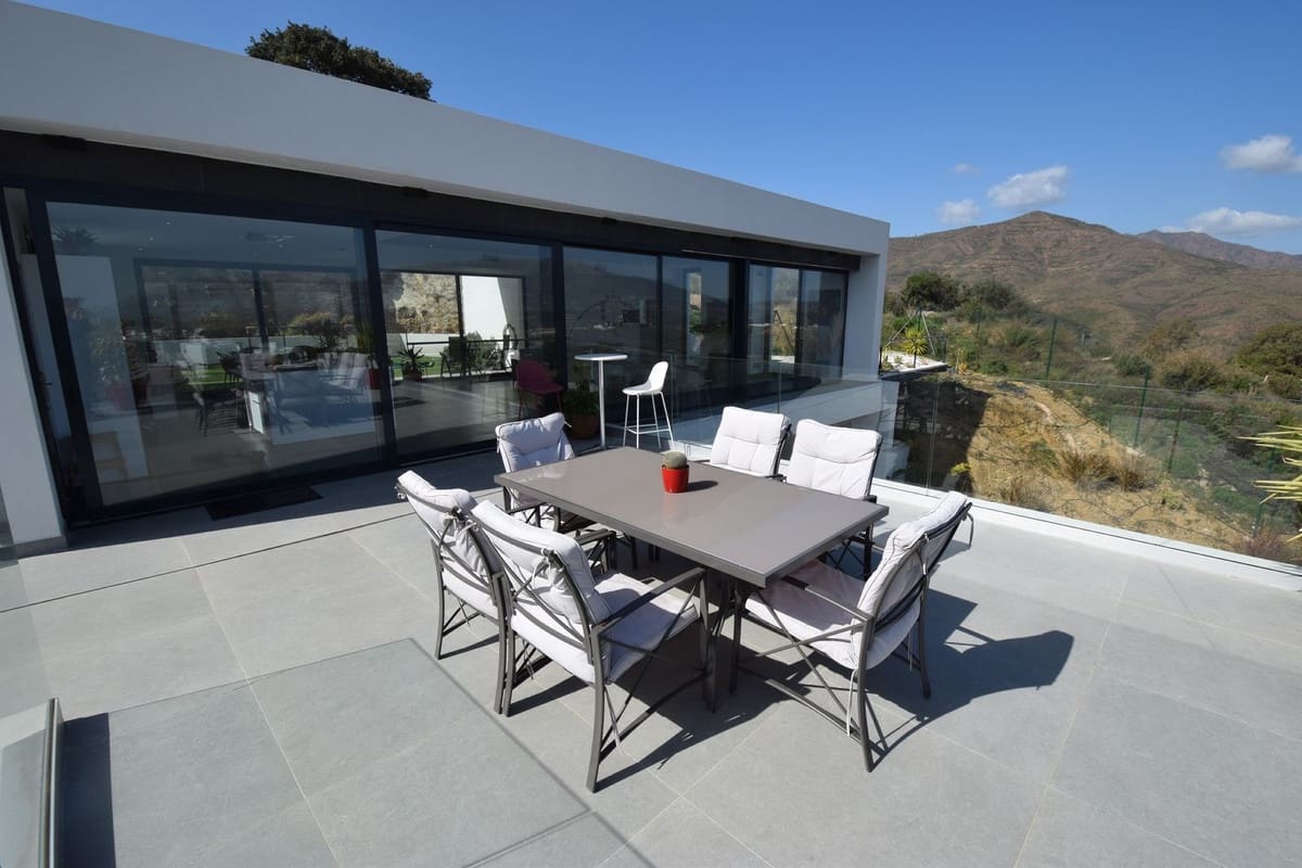 4 soverom Villa til salgs i La Cala de Mijas med svømmebasseng garasje - € 1 300 000 (Ref: 8342402)