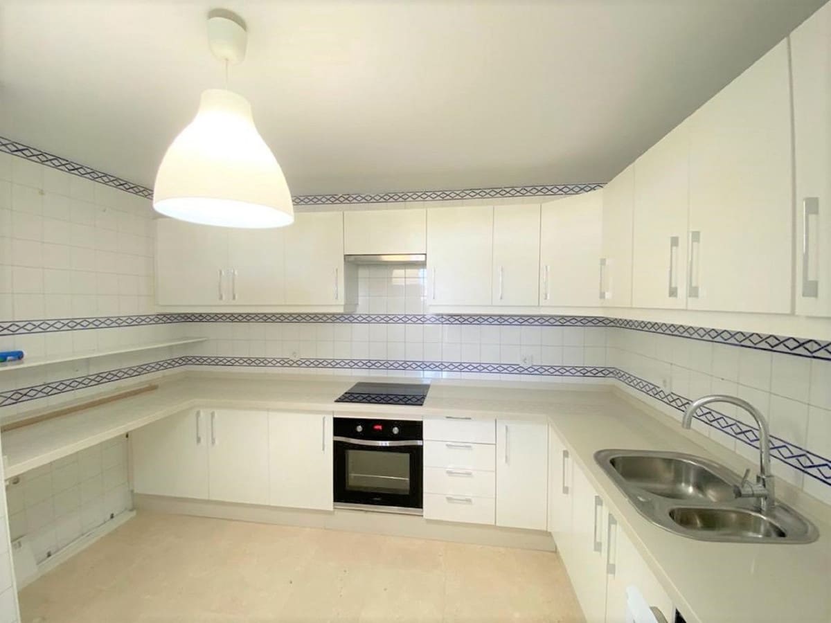 3 soverom Leilighet til salgs i Guadalmina med svømmebasseng garasje - € 620 000 (Ref: 8353456)