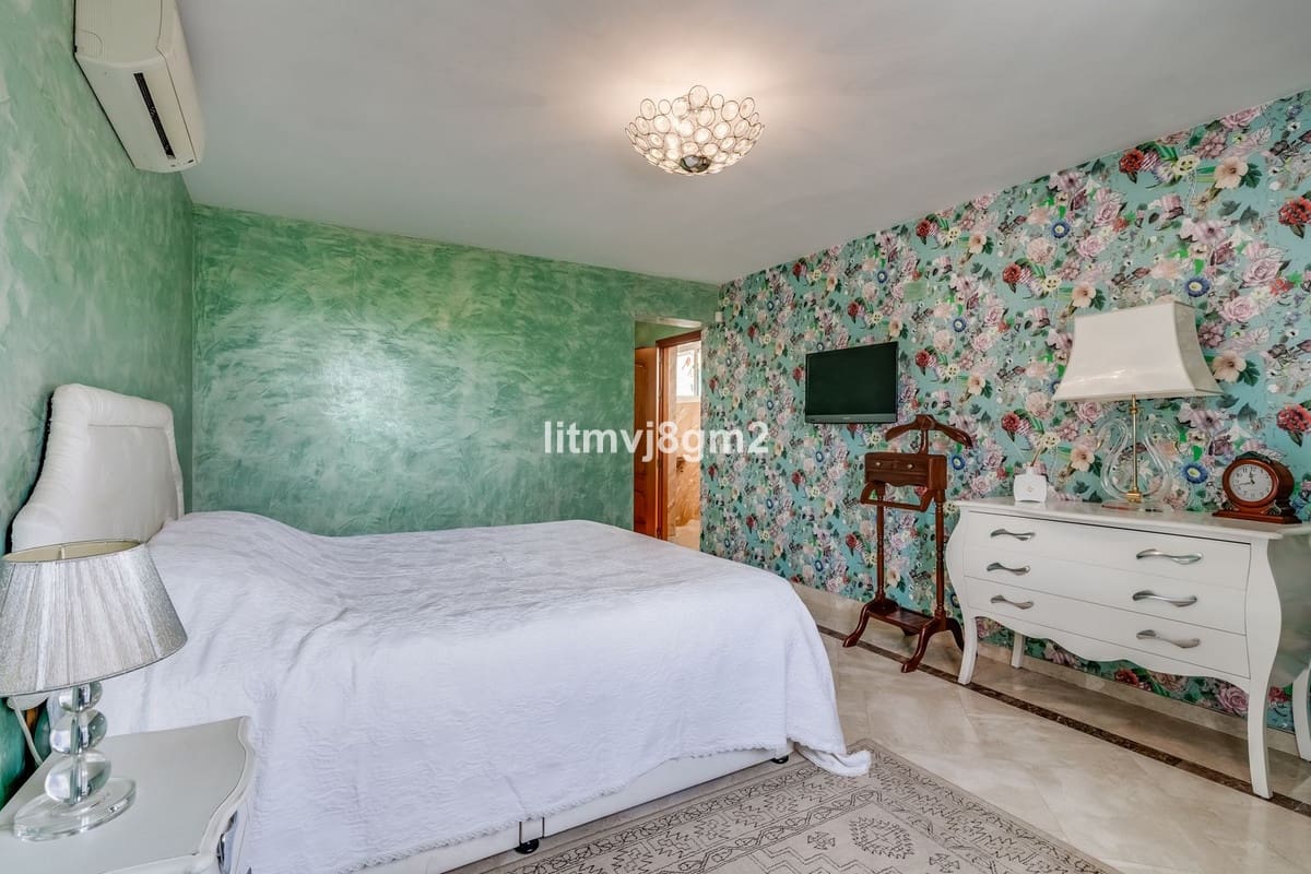 4 soveværelse Villa til salg i Marbella med swimmingpool garage - € 1.350.000 (Ref: 8408704)