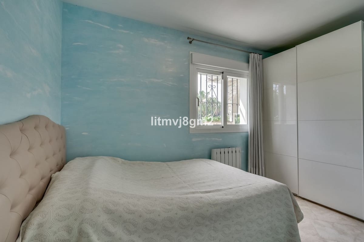 4 soveværelse Villa til salg i Marbella med swimmingpool garage - € 1.350.000 (Ref: 8408704)