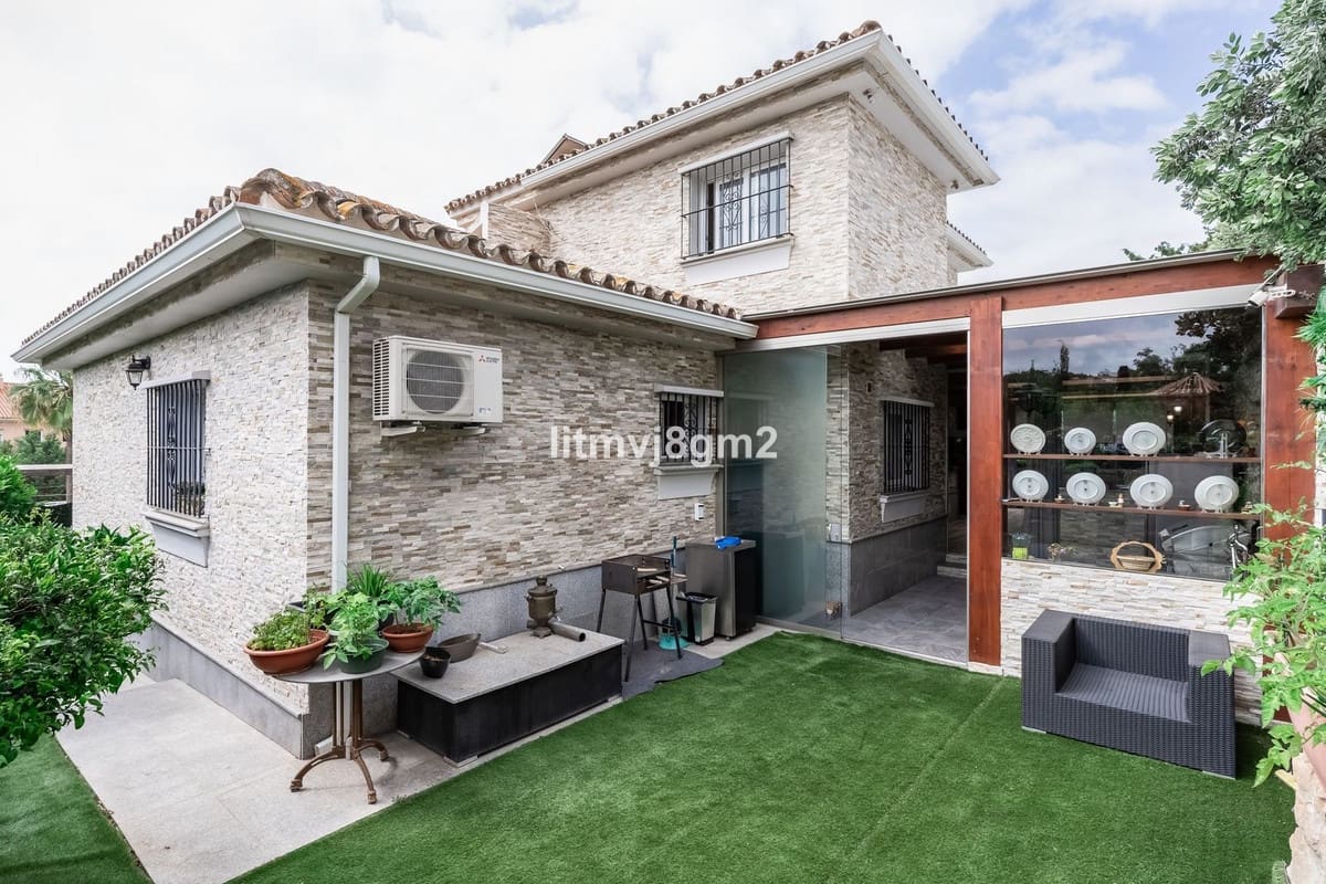 4 soveværelse Villa til salg i Marbella med swimmingpool garage - € 1.350.000 (Ref: 8408704)