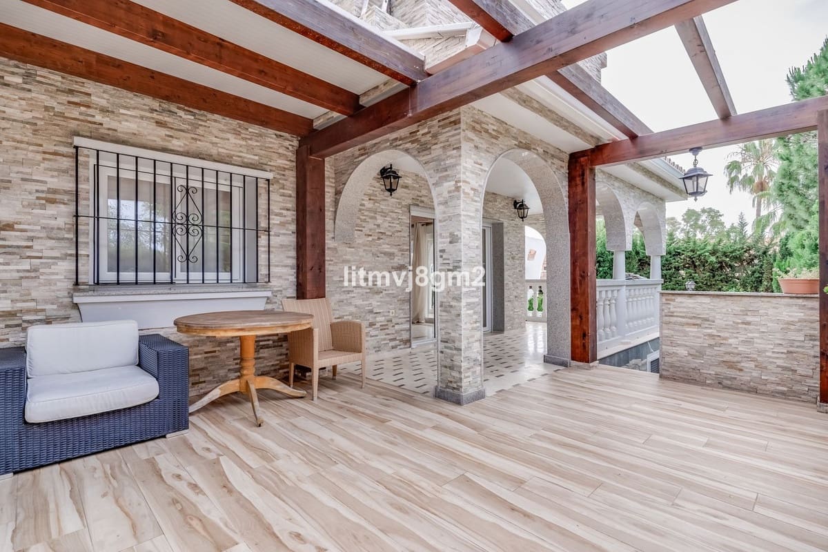 4 soveværelse Villa til salg i Marbella med swimmingpool garage - € 1.350.000 (Ref: 8408704)