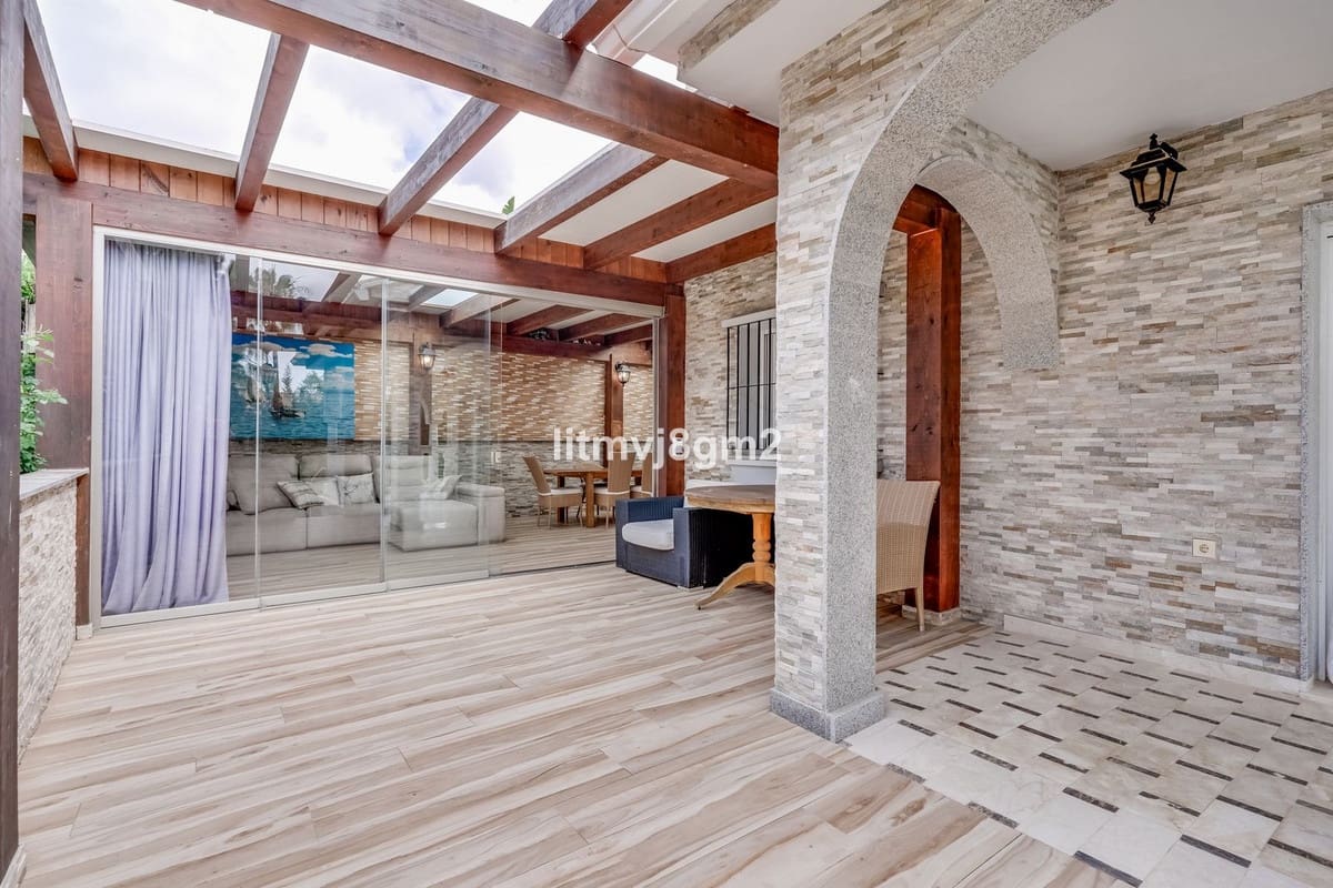 4 soveværelse Villa til salg i Marbella med swimmingpool garage - € 1.350.000 (Ref: 8408704)