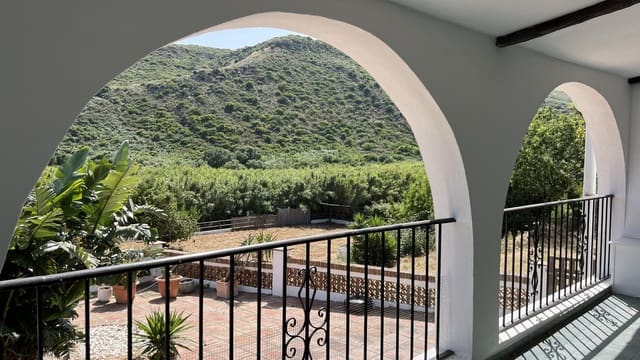 3 soveværelse Finca/Landehus til salg i Manilva med swimmingpool garage - € 675.000 (Ref: 8418557)