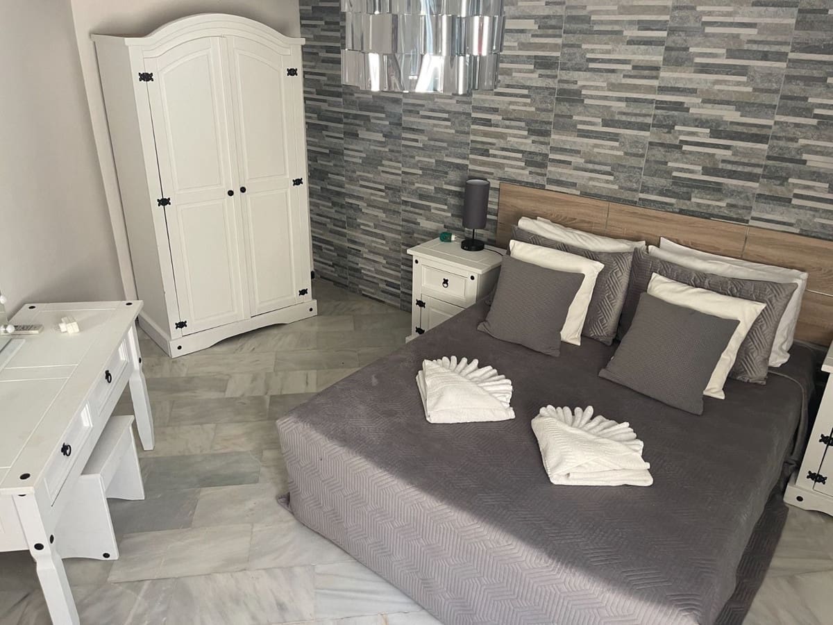 6 soveværelse Villa til salg i El Faro med swimmingpool - € 895.000 (Ref: 8420235)