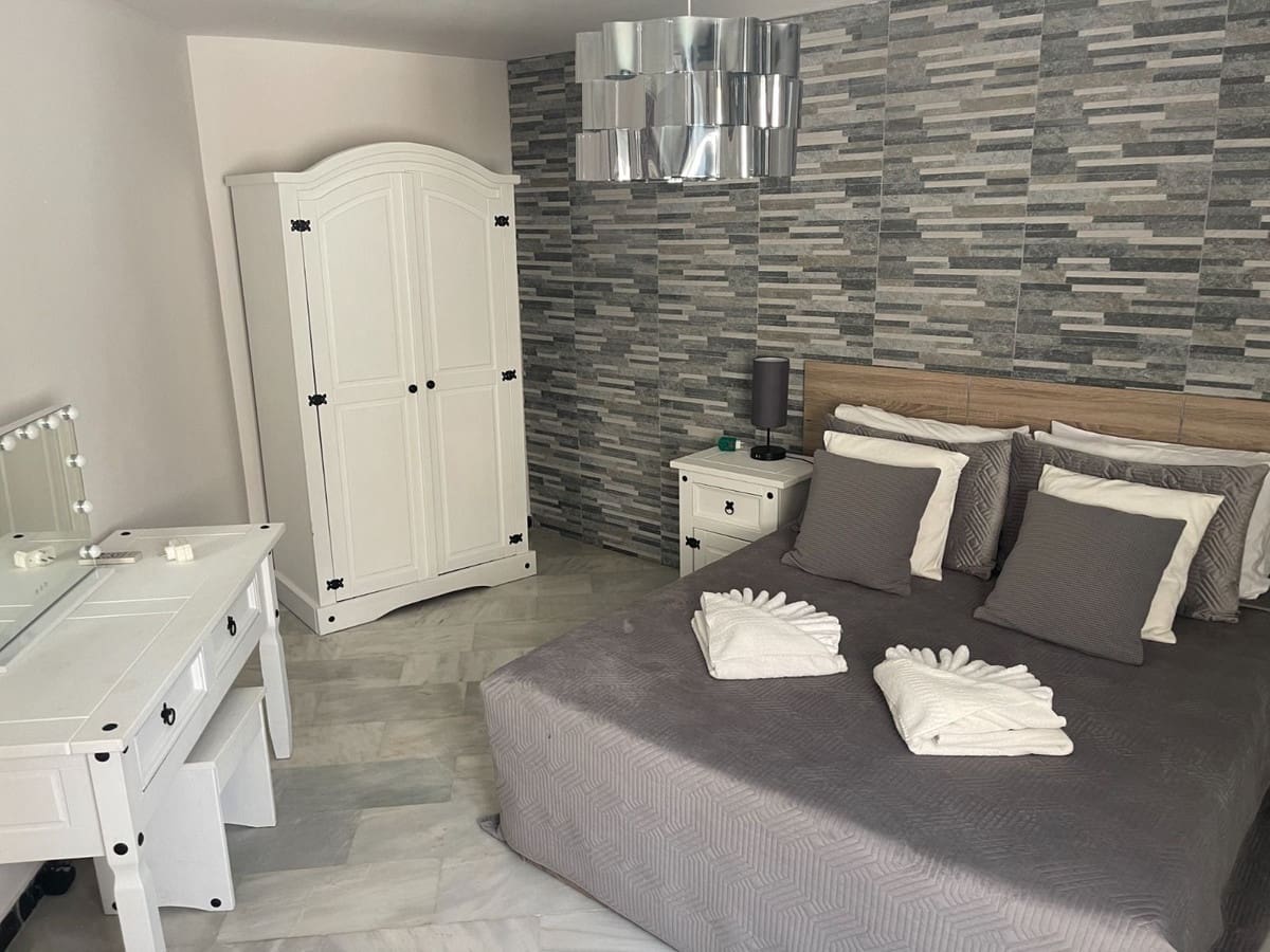 6 soveværelse Villa til salg i El Faro med swimmingpool - € 895.000 (Ref: 8420235)