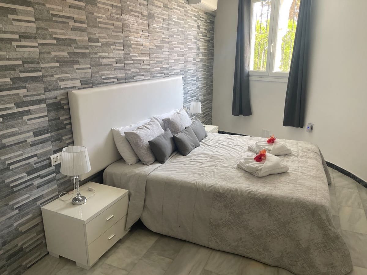 6 soveværelse Villa til salg i El Faro med swimmingpool - € 895.000 (Ref: 8420235)