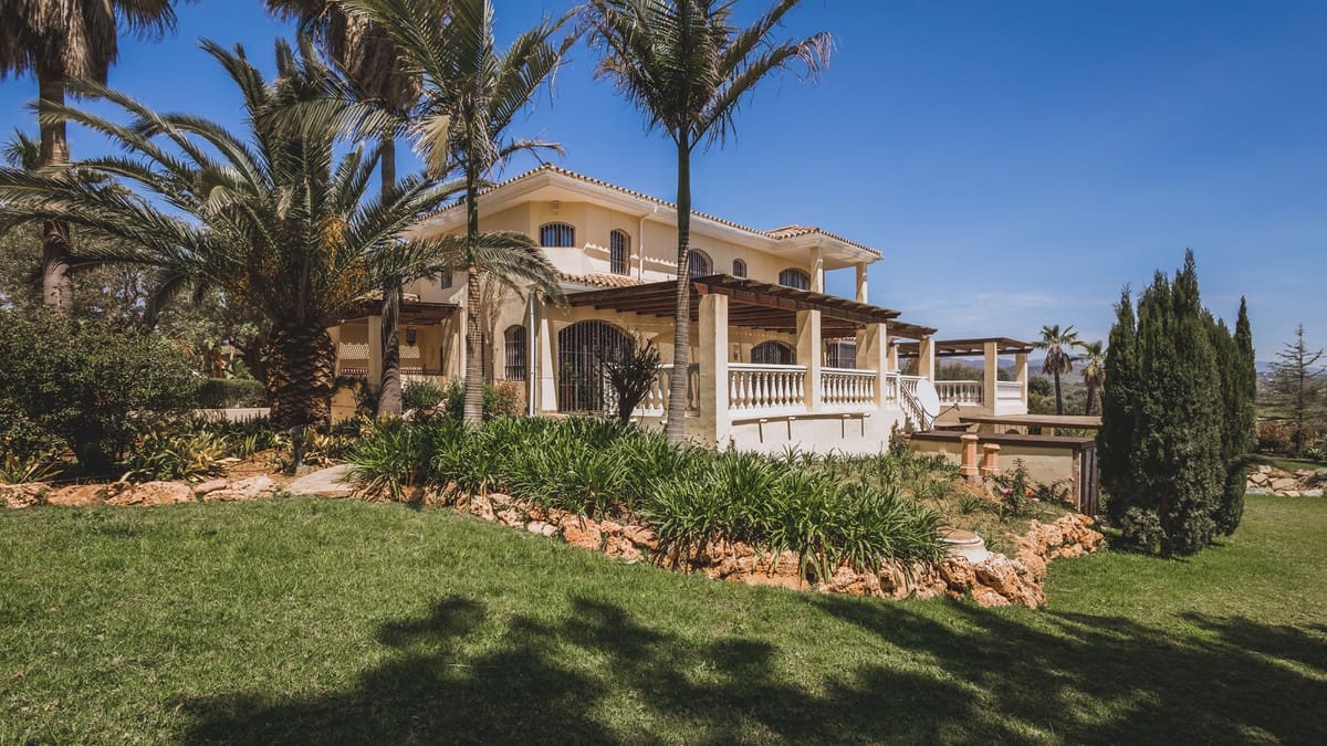 7 quarto Moradia para venda em Estepona com piscina garagem - 2 900 000 € (Ref: 8428086)