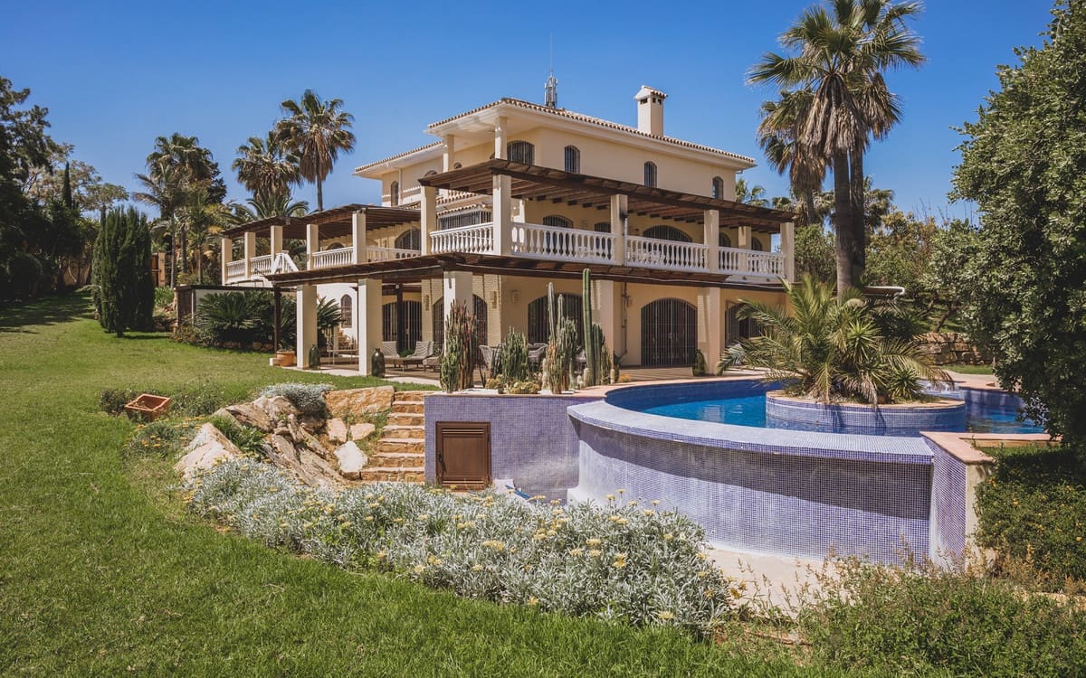 7 quarto Moradia para venda em Estepona com piscina garagem - 2 900 000 € (Ref: 8428086)