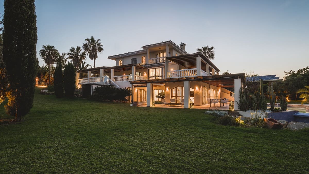 7 quarto Moradia para venda em Estepona com piscina garagem - 2 900 000 € (Ref: 8428086)