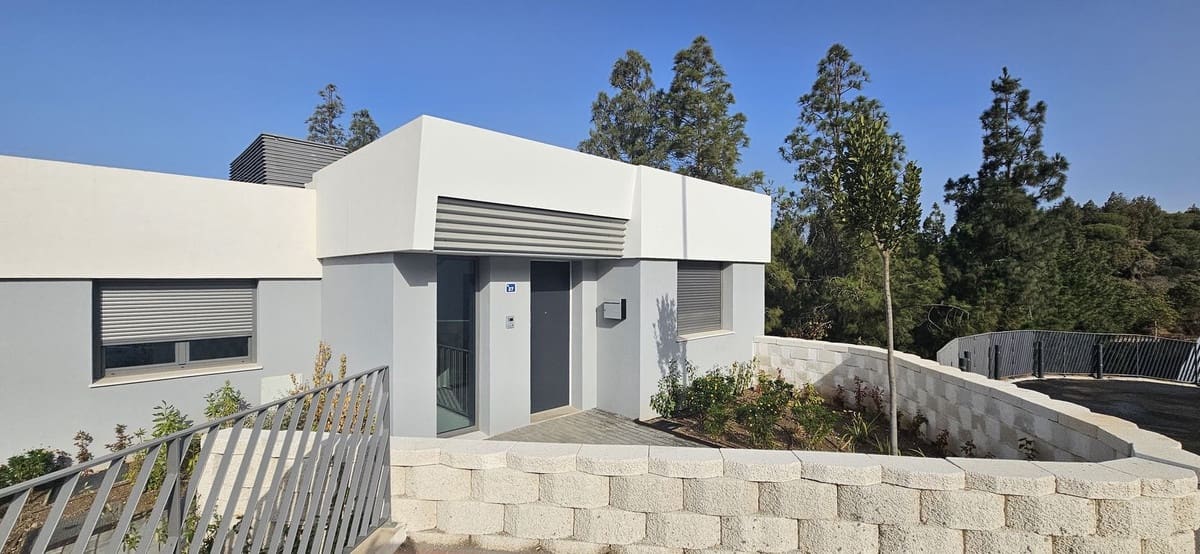 3 soverom Hus til salgs i El Chaparral med svømmebasseng garasje - € 695 000 (Ref: 8451392)