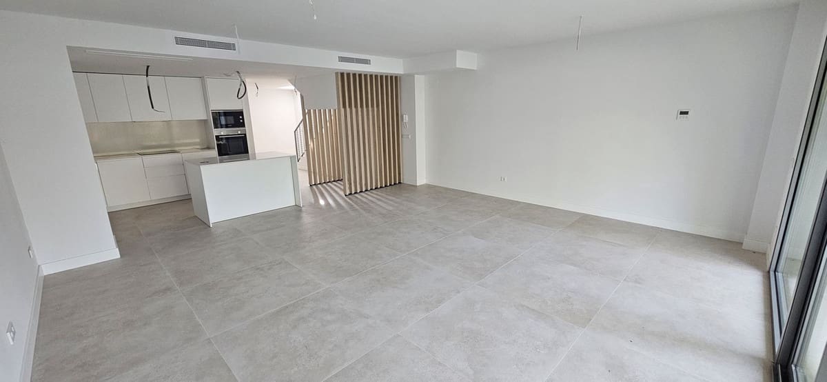 3 soverom Hus til salgs i El Chaparral med svømmebasseng garasje - € 695 000 (Ref: 8451392)