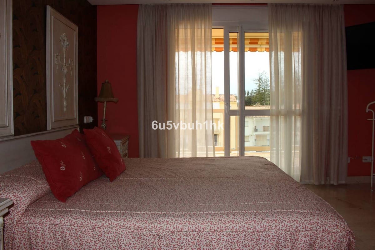 3 bedroom Apartment for sale in Manilva with pool - € 749,000 (Ref: 8461240)