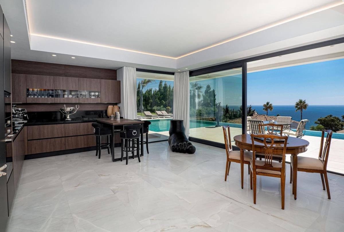 4 soveværelse Villa til salg i Manilva med swimmingpool garage - € 3.450.000 (Ref: 8488291)