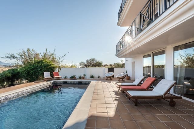 3 chambre Villa/Maison à vendre à Estepona avec piscine garage - 799 000 € (Ref: 8494474)