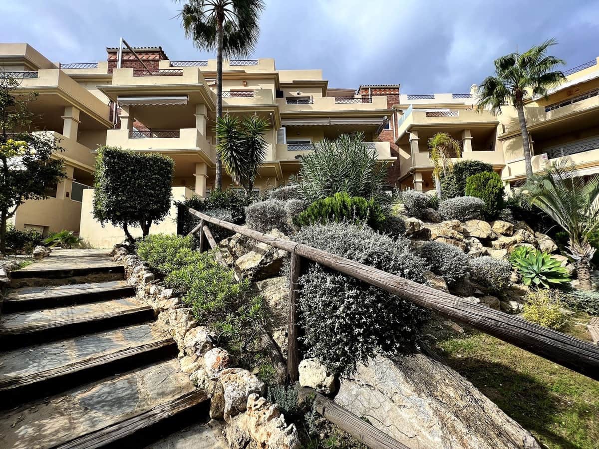 3 bedroom Penthouse for sale in Estepona with pool garage - € 595,000 (Ref: 8501242)