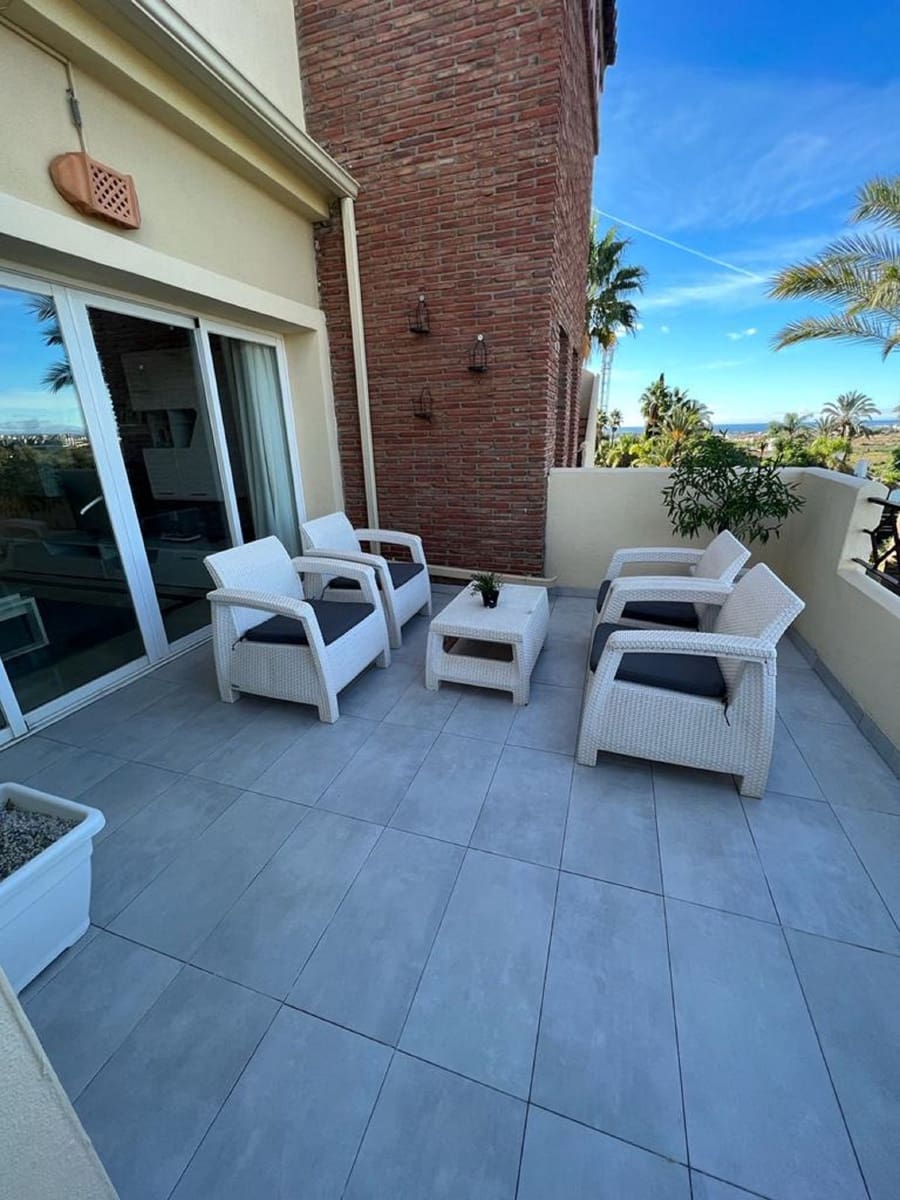 3 bedroom Penthouse for sale in Estepona with pool garage - € 595,000 (Ref: 8501242)