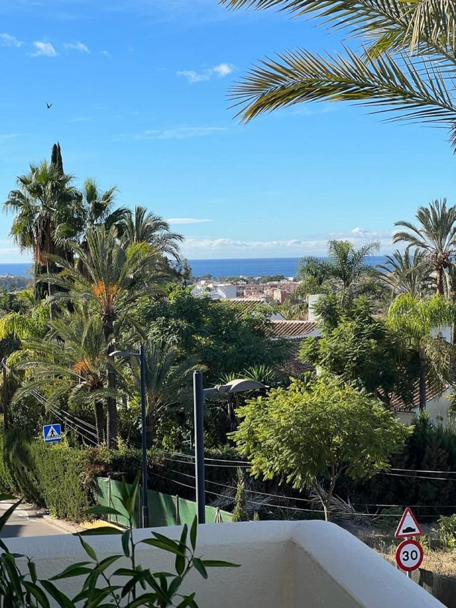 3 bedroom Penthouse for sale in Estepona with pool garage - € 595,000 (Ref: 8501242)