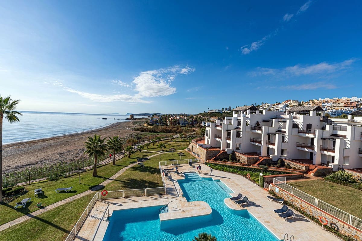 3 bedroom Penthouse for sale in Bahia de Casares with pool garage - € 795,000 (Ref: 8527391)