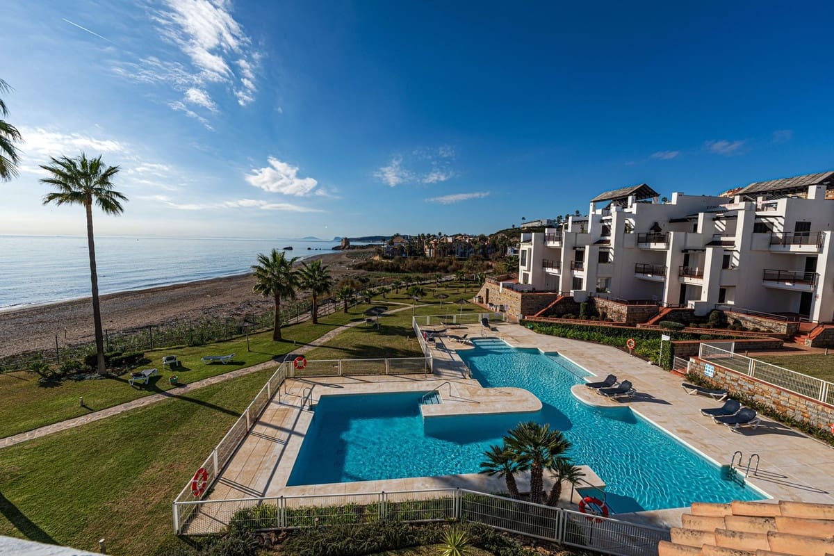 3 bedroom Penthouse for sale in Bahia de Casares with pool garage - € 795,000 (Ref: 8527391)