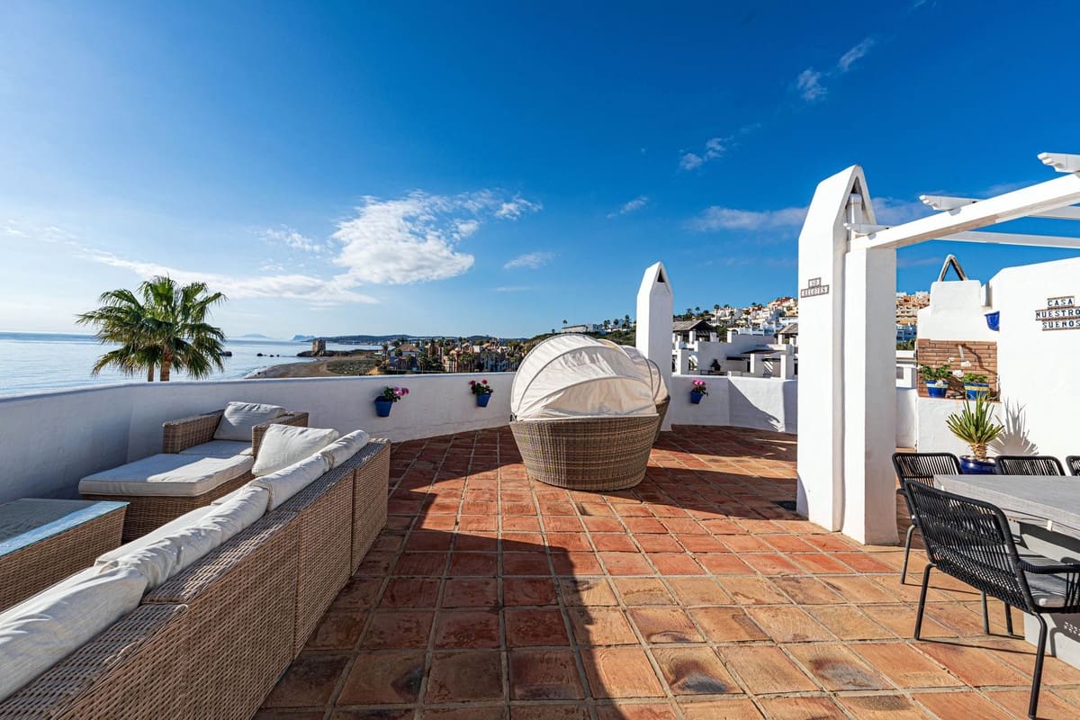 3 bedroom Penthouse for sale in Bahia de Casares with pool garage - € 795,000 (Ref: 8527391)