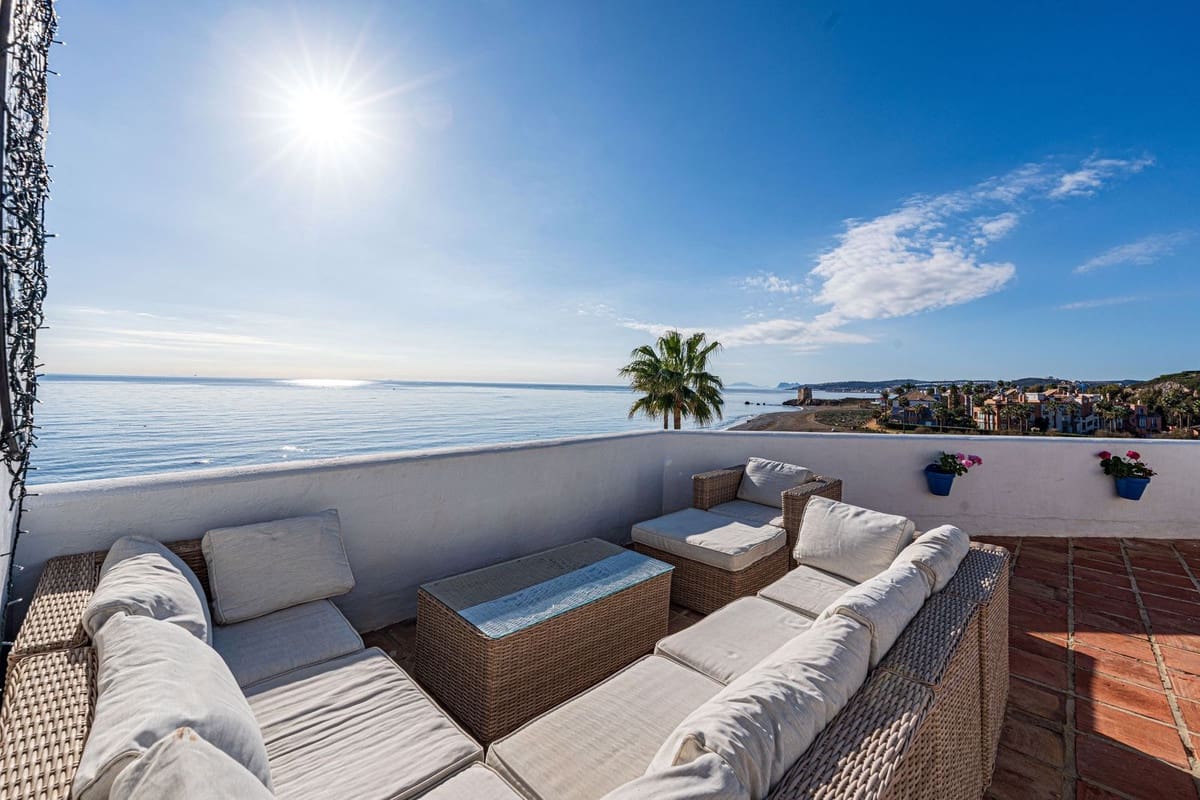 3 bedroom Penthouse for sale in Bahia de Casares with pool garage - € 795,000 (Ref: 8527391)