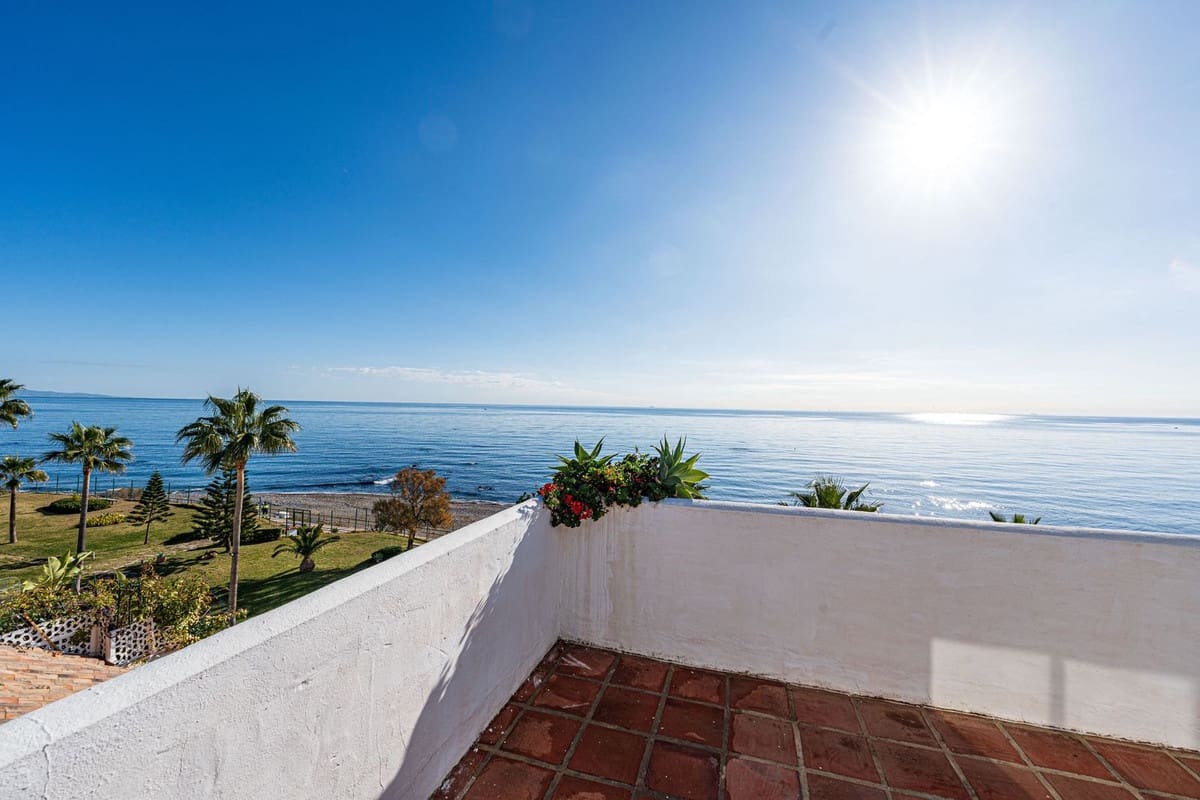 3 bedroom Penthouse for sale in Bahia de Casares with pool garage - € 795,000 (Ref: 8527391)